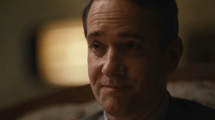 Succession S03E06 Kendall and Tom meet for a chat ...
