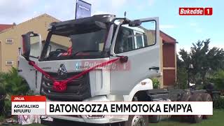 Agataliikonfuufu Aba Kampuni ya Double Q batongozza emmotoka empya ekozesebwa kukutambuza by'amaguzi