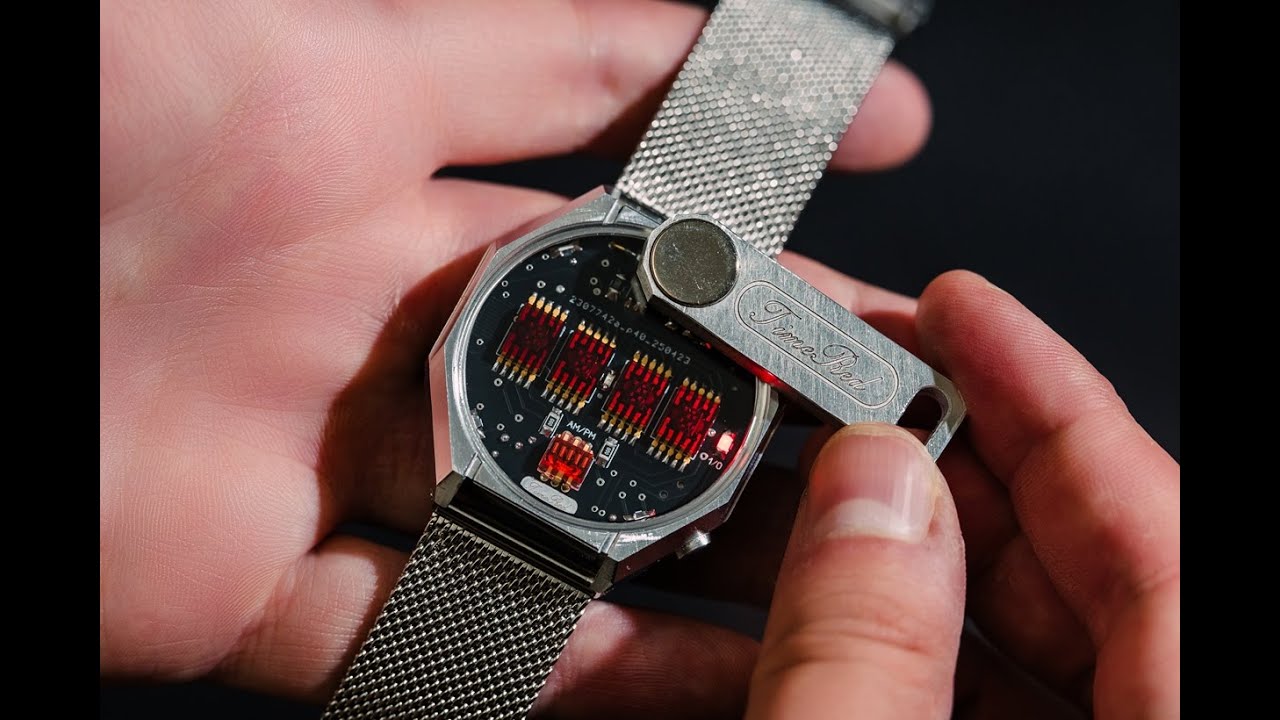 セグが魅せる。レトロを追求したメカニカルなメタルウォッチ｜TIMERED2