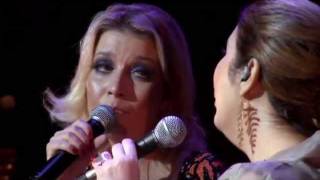 Video thumbnail of "Luiza Possi e Zizi Possi - Cacos de Amor"