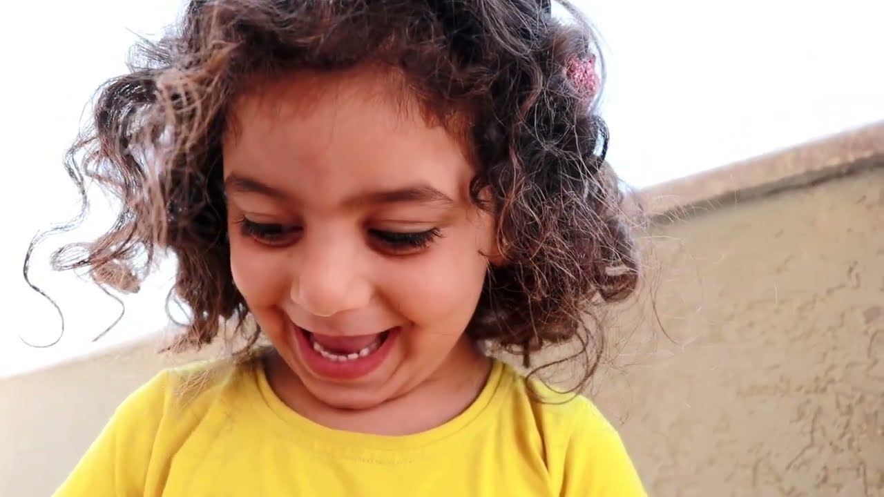 لما بنتك تخديها عند دكتور الاسنان ويعطيها 💉 غصب عنها