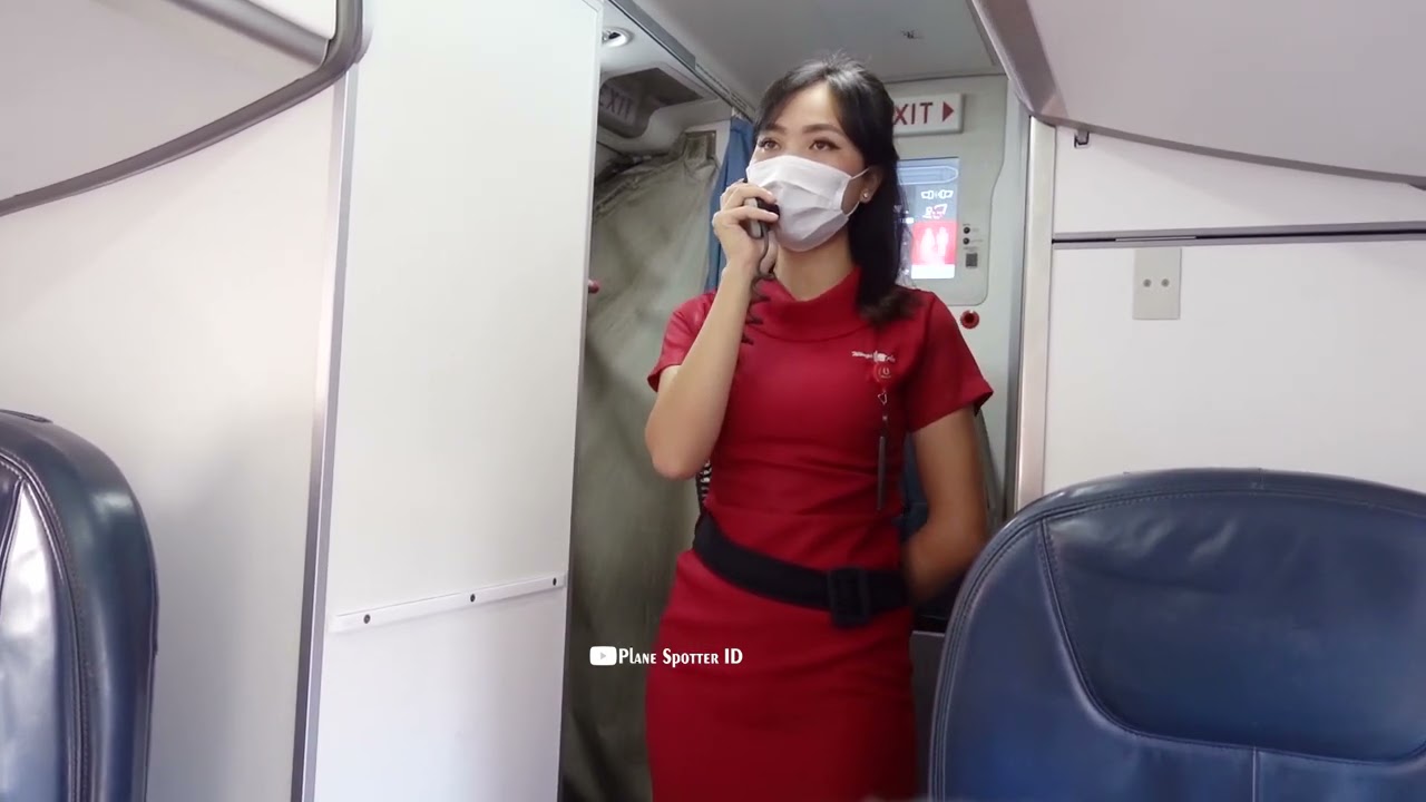 Kesibukan Pramugari Cantik Wings Air dalam Pesawat Terbang ATR 72-600 Rute Manado - Luwuk