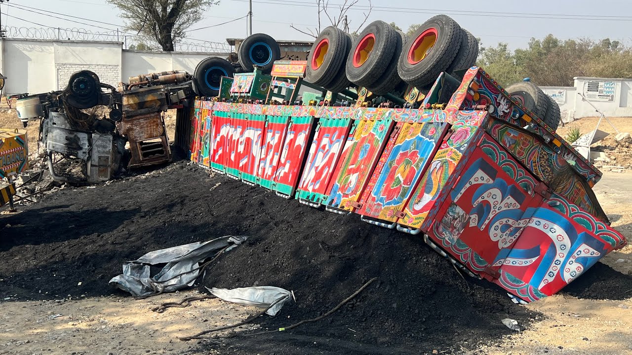 Brake Failure! 22-Wheeler Loaded with Coal Caught Massive Fire 🔥