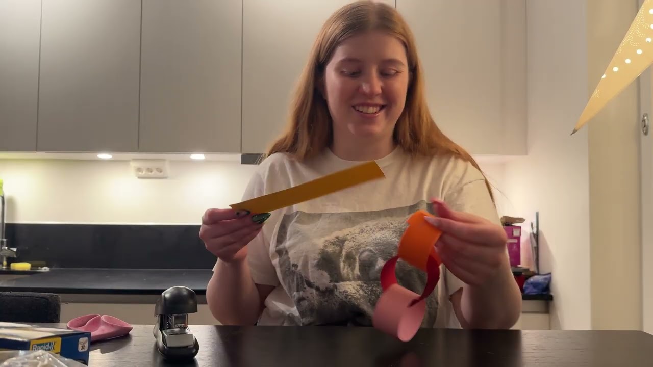 Vlogmas Day 5! Making Paper Chains & Trying Sweets Christmas Treats!