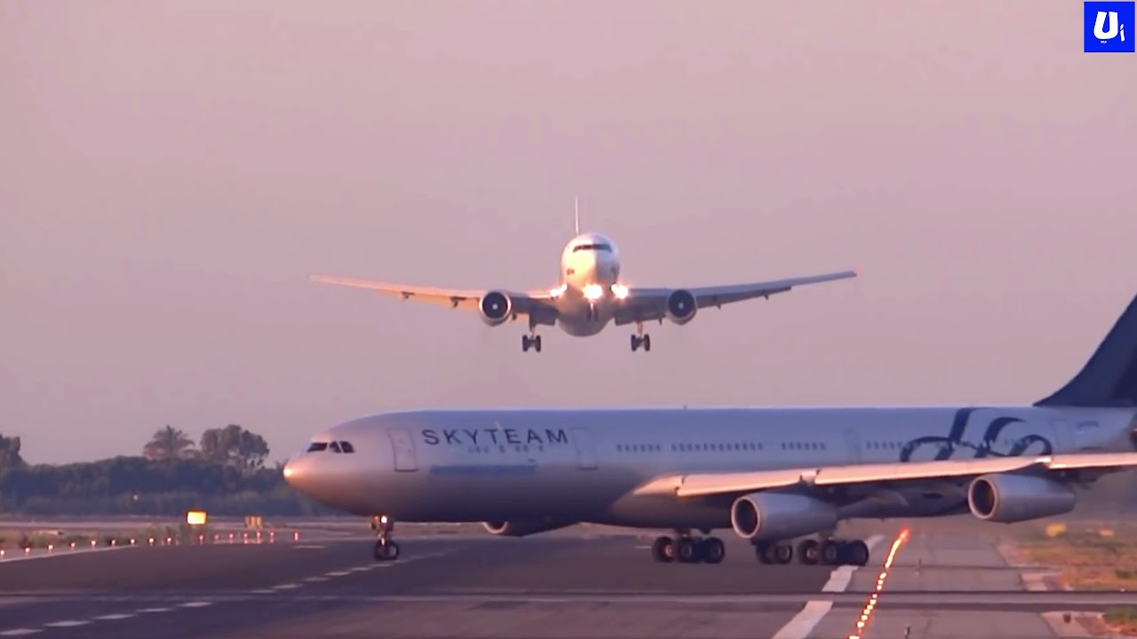 Airoplane Changing The Decision Of Landing At Last Moment