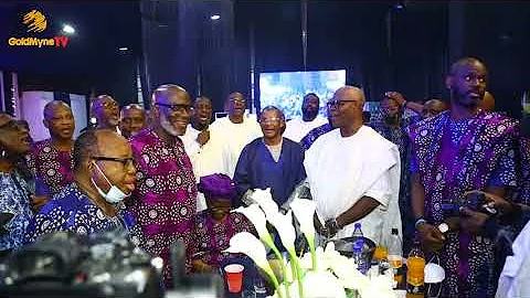 TIWA'S MUM RECEIVING A TOKEN FROM MEMBERS OF YORUBA TENNIS CLUB AT THE BURIAL OF TIWA SAVAGE’S DAD