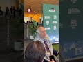 رئيس الاتحاد الفلسطيني لكرة القدم يرفض مصافحة نائب رئيس الاتحاد الاسرائيلي لكرة القدم