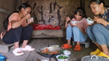 Bữa Cơm Trưa Cùng Em Sử Mồ Côi Cha | Cói Lalin