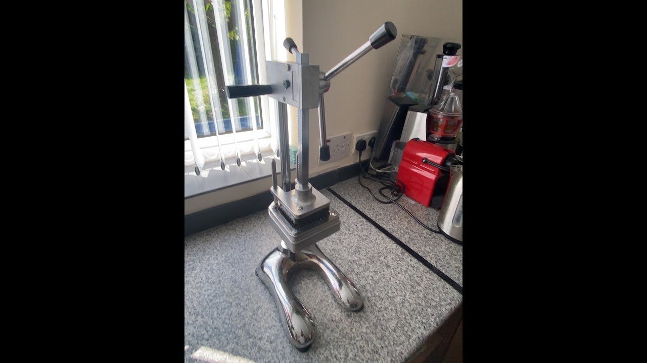 Présentation d'un coupe frite professionnel vertical coupe légume