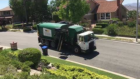 WM Amrep autocar 103431 on trash