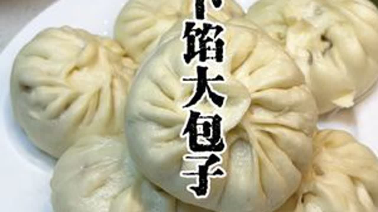 萝卜馅大包子 表哥租了一小块地种了很多种菜，今天开车带我俩去采些萝卜白菜和菜花，自己种的吃着放心，同时也能感受一份付出一份收获的喜悦。