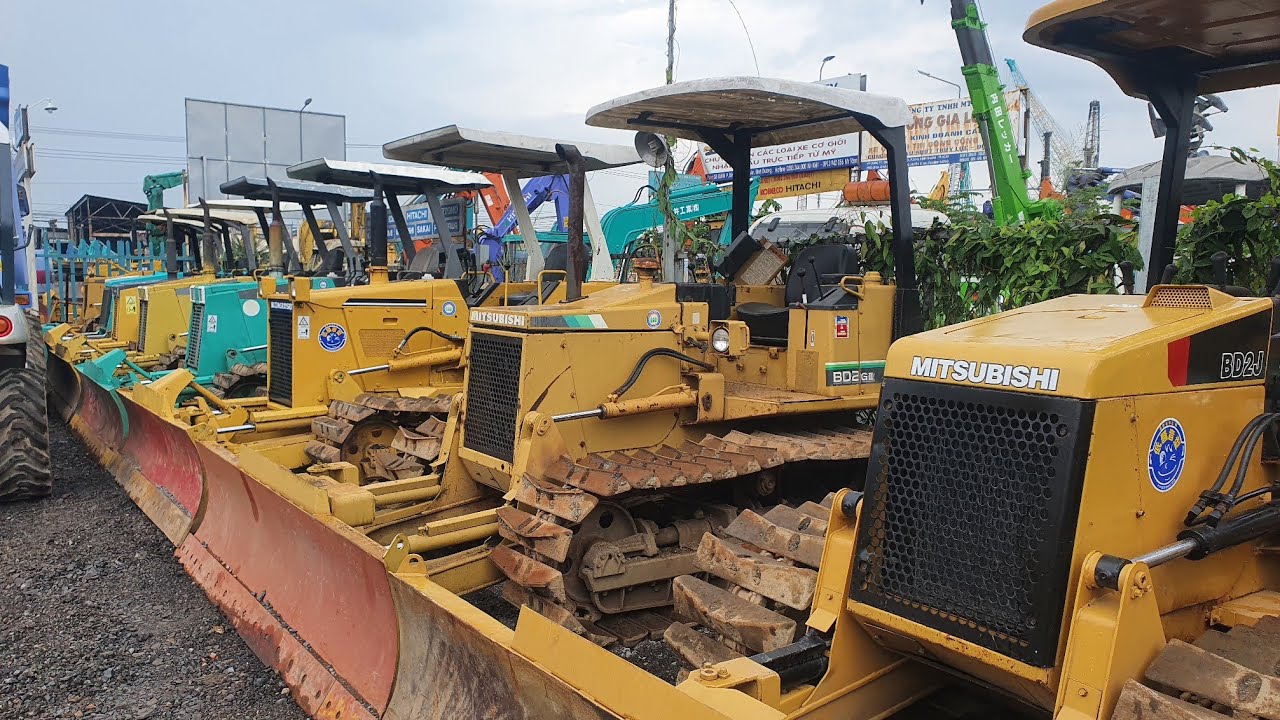 Siêu đẹp máy xúc máy ủi tại kho hàng 26C.
