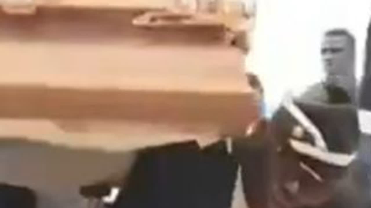 人和木头跳舞 #瓜子二手车#steam游戏 #长号冠军 #VR #黑人抬棺