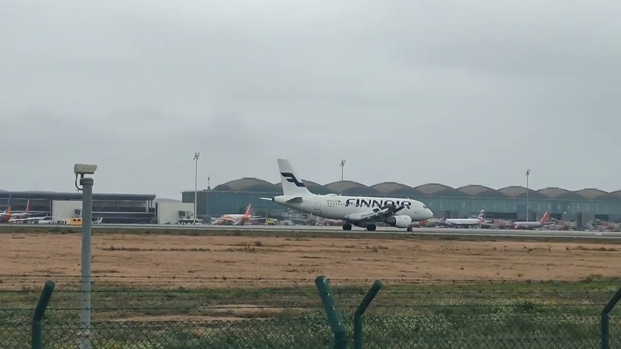 Plane spotting Thursday at Alicante airport part 1. #avgeek #aviation #airport #planespotting