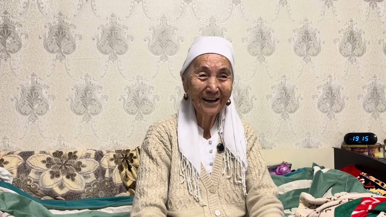 1957 ж Гурьевте Сәттіғұл ақынмен бір сахнада өнер көрсеткен әнші Қоңырша Омарқызымен сұхбат. 2.03.26