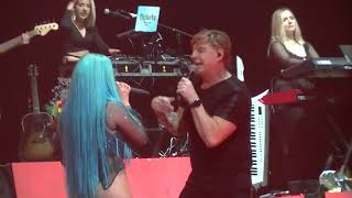 Karol G  Y Vilma Palma E Vampiros Cantan "Auto Rojo" En Arena Movistar 27/05/2022 ARGENTINA