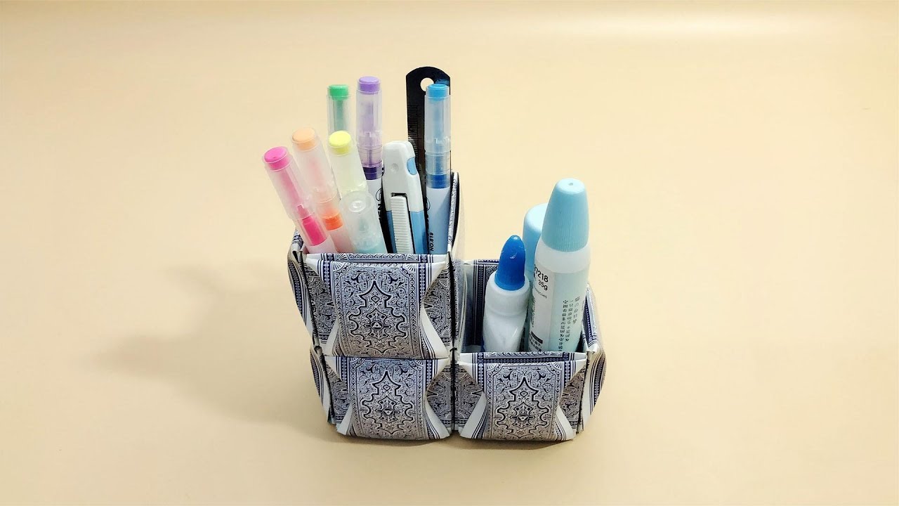 废旧扑克牌不要丢，简单几步折个笔筒，漂亮实用又有创意