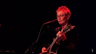 Watch Eliza Gilkyson Seculare video