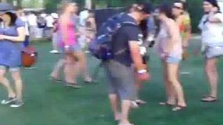 drunk-guy-flip-flops.wmv