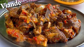 VIANDE DE BŒUF FRIT PUIS SAUTÉ DANS UNE SAUCE OIGNON