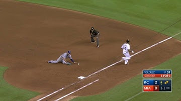 KC@MIA: Marlins score a pair following throwing error
