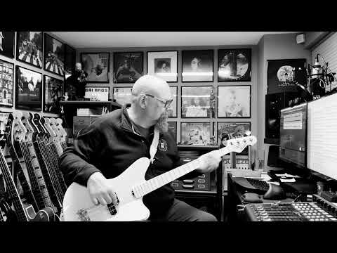 Ramones - Blitzkrieg Bop Bass Cover