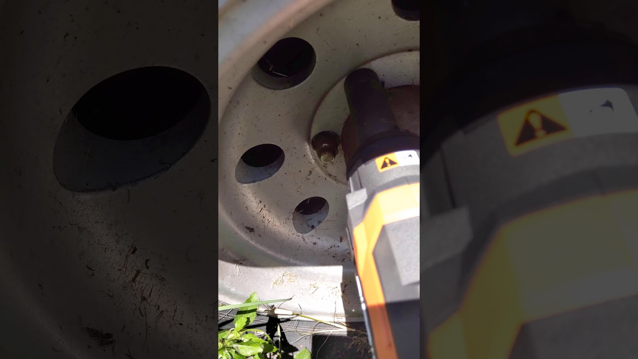 Removing rusted lug nuts with Ridgid 18v 1/2" impact YouTube