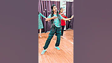 CHIKNI CHAMELI 😍 AGNEEPATH | #dancewithrekha #viral #trending #1mviews