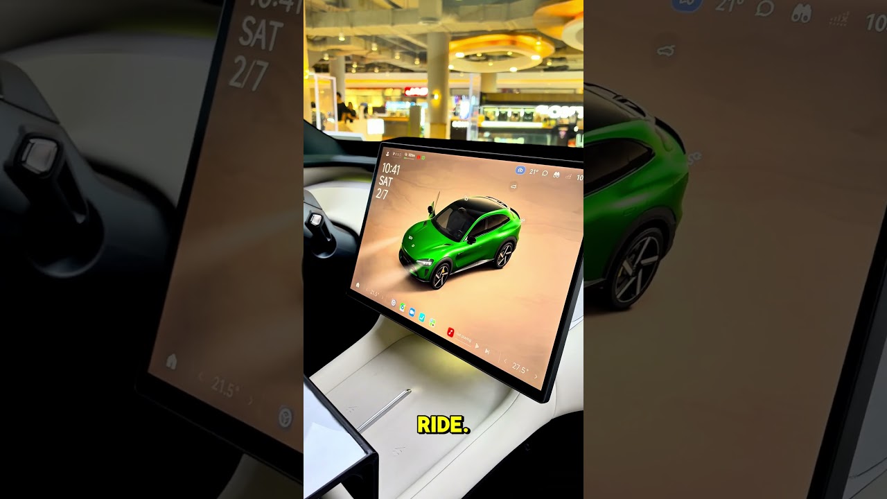 Автомобиль Xiaomi в магазине телефонов.