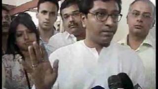 Jet airways Employees vow Raj Thakre for jobs