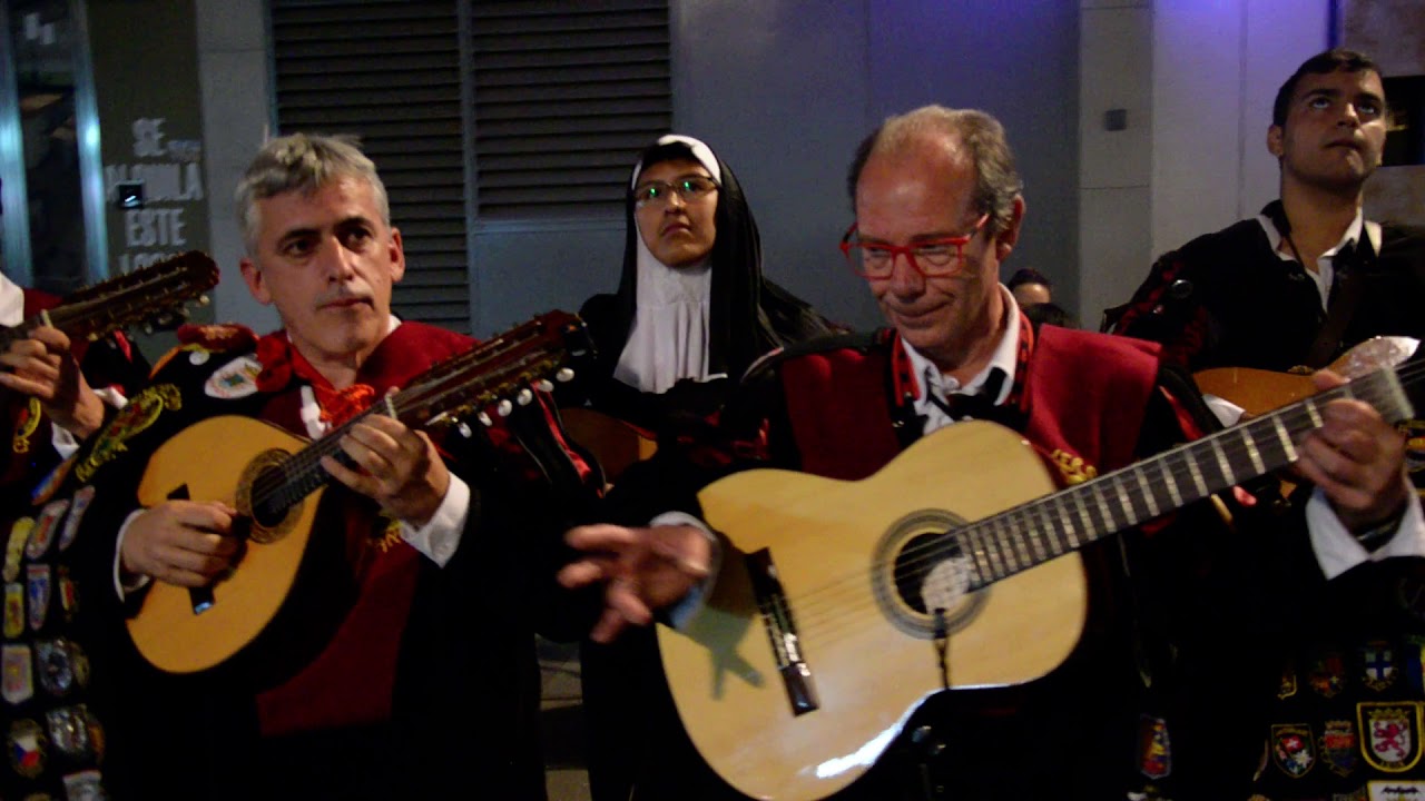 EN MI BESOS. Ronda a Marta (16.10.2021). Tuna Universitaria de Salamanca.