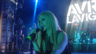 Avril Lavigne - Girlfriend (live)