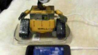 WALL・E ウォーリー ダンシングフィギュア - YouTube