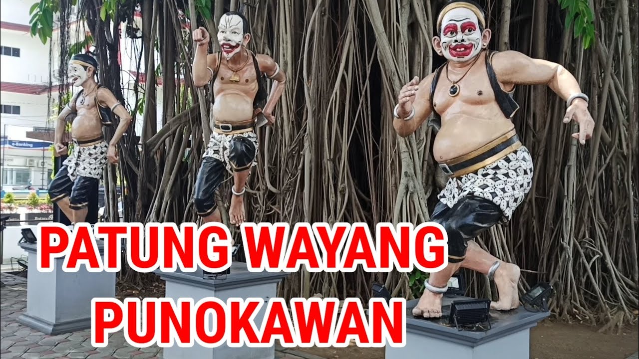 Patung Wayang Punokawan di depan Balaikota Surakarta Jawa Tengah 
