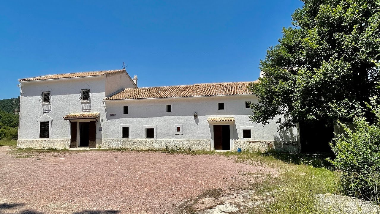 Hunting estate for sale located in the municipality of Monovar from