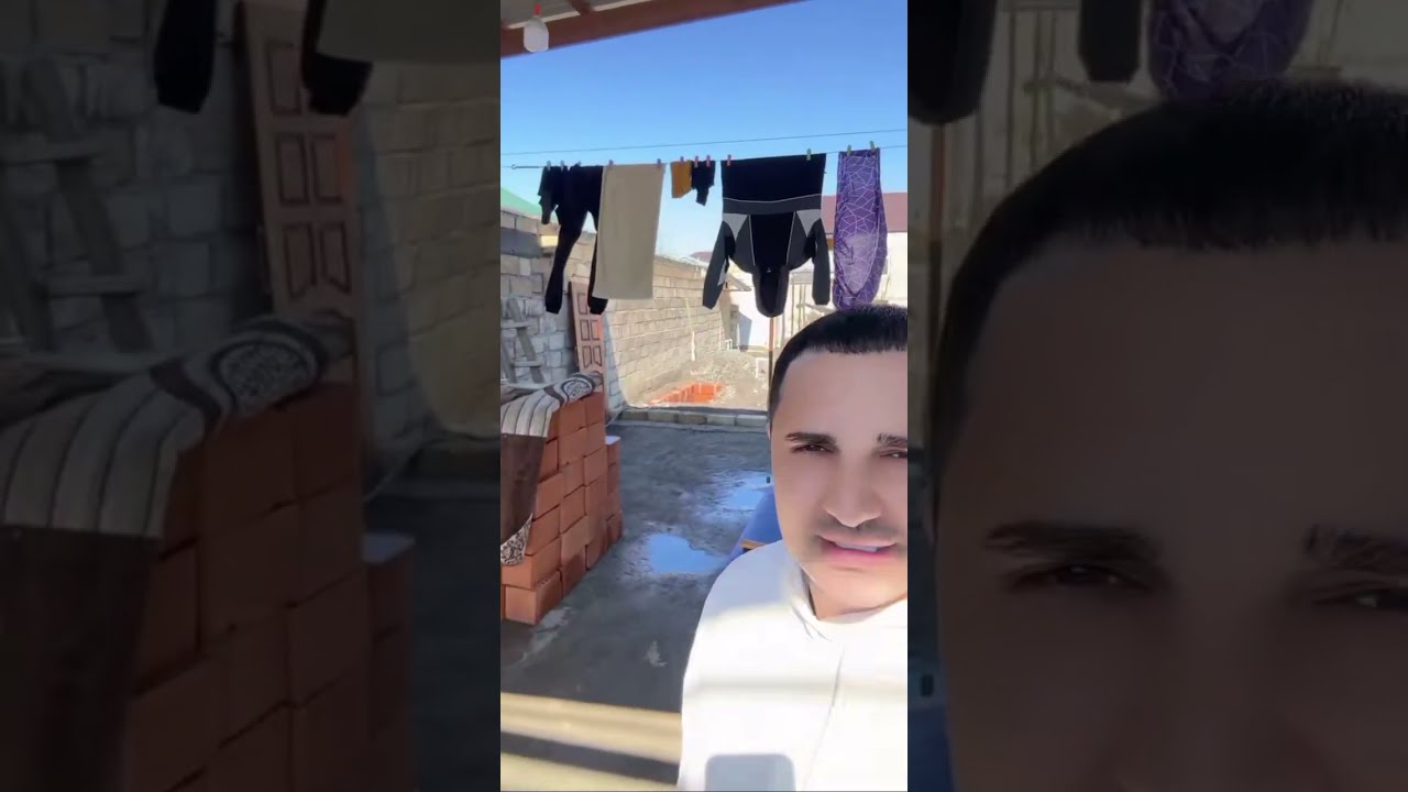 Tima yeni evinin həyətində təmizlizlik işləri görür, həyətinə quyu qazır😀