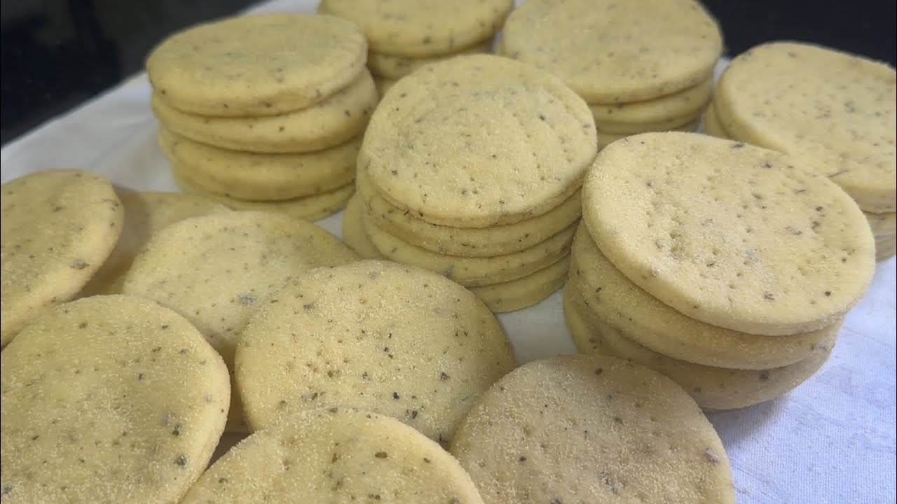 تحضيرات رمضان🌜|عجينة بيتزا بطريقة سهلة كتجي خفيفة و بنينة 🍕بدون دلك بكمية كبيرة 