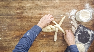 How-to: treccia di pasta lievitata | Ecco come preparare il perfetto pane della domenica | FOOBY screenshot 5