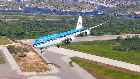 the plane hit a storm and made an emergency landing EPs058