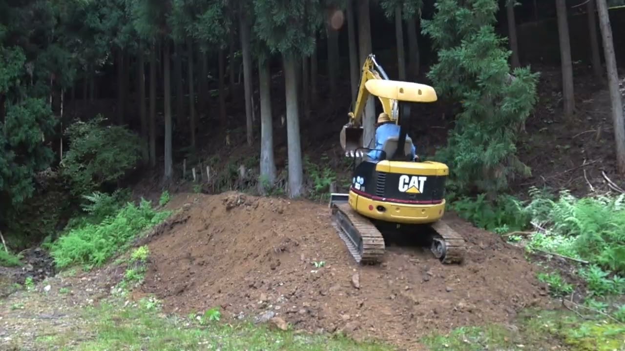 水路の土砂上げ　ユンボ（CAT303）でさくっと！！