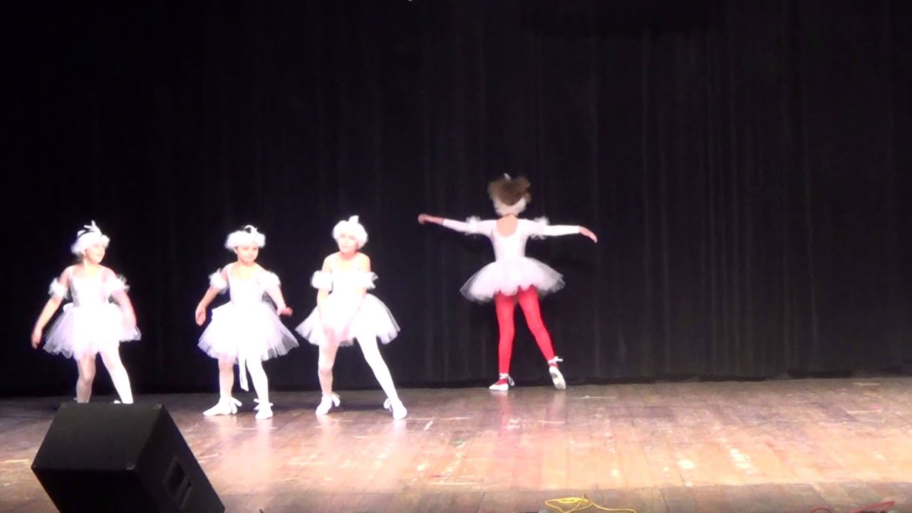 Танец маленьких лебедей - YouTube