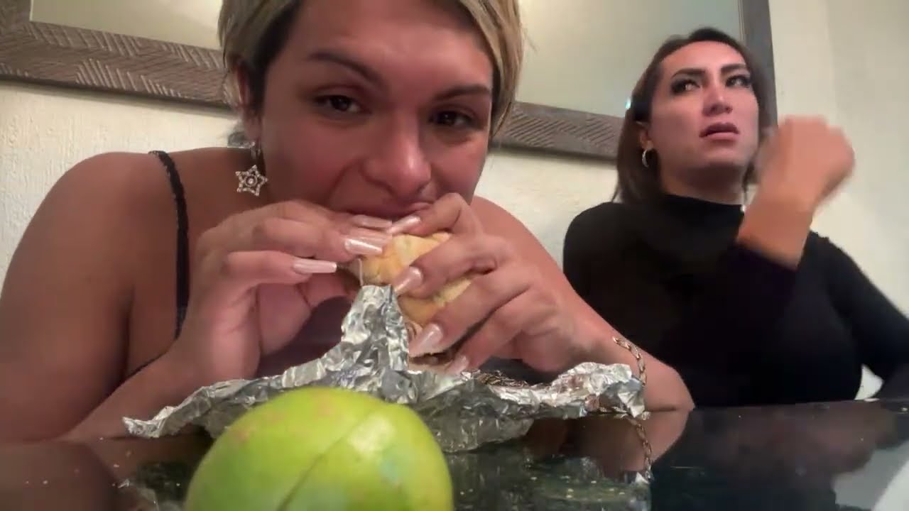 CENANDO CON MIS AMIGAS