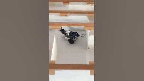 Arduino Uno BOE Shield-Bot NavigatingThrough The Maze Autonomously