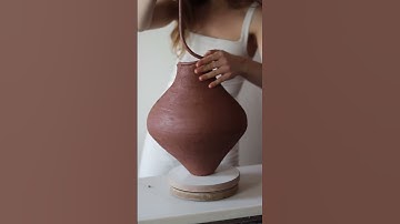 Hand-building a Pot using the Coiling Method #pottery #coiling #ceramics