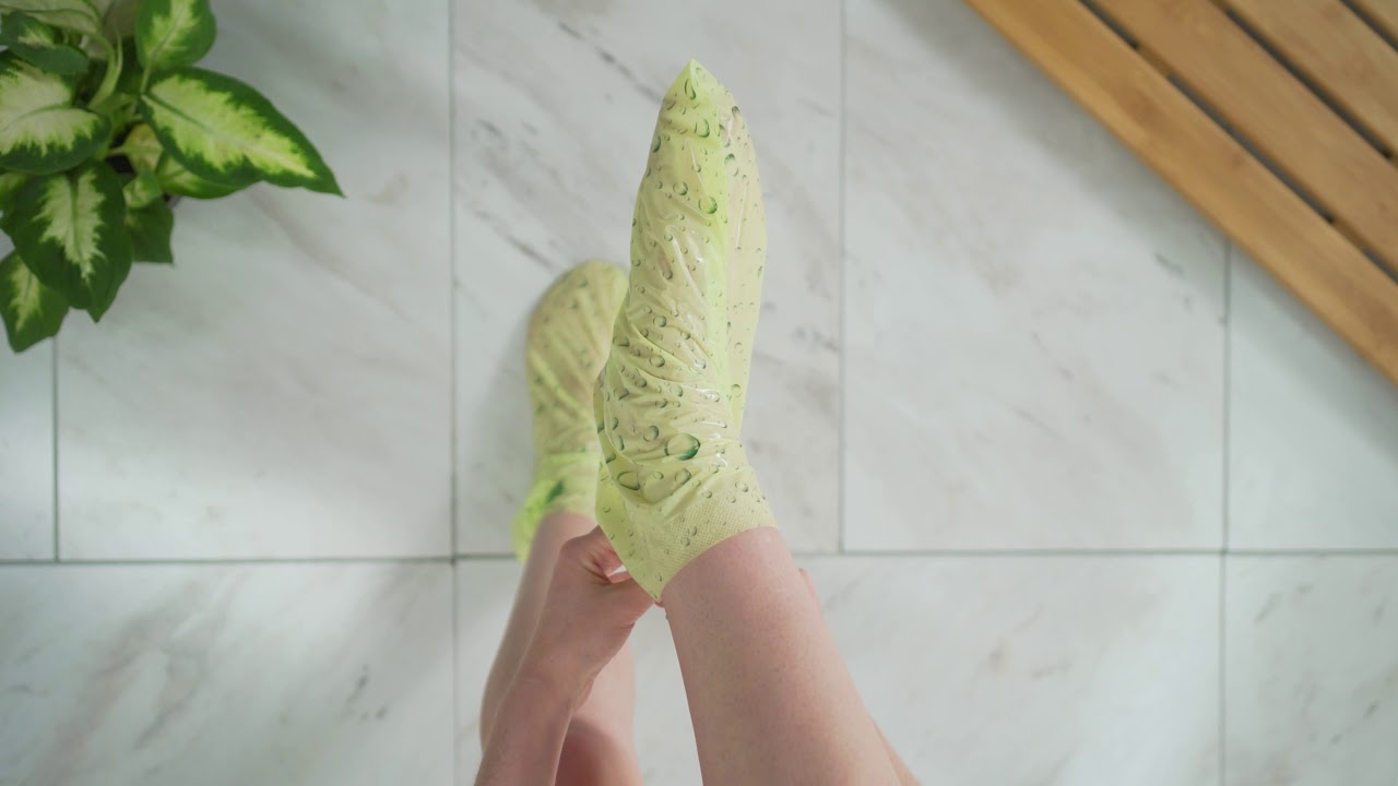 How to Use Refreshing Odor Treatment Socks to Fight Stinky Feet | VOESH New York