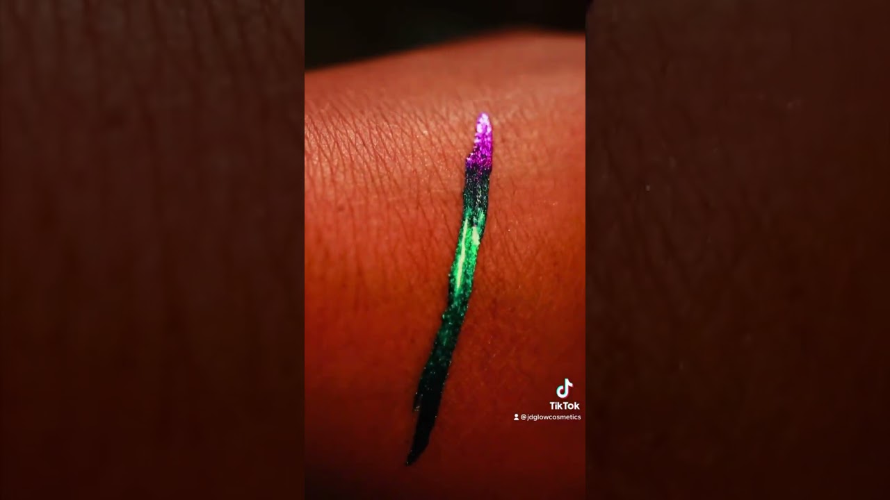 The most pigmented MultiChrome Eyeliner 