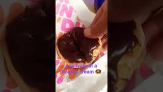 Dunkin' donuts Boston cream 🍩🙄😳💃🕺
