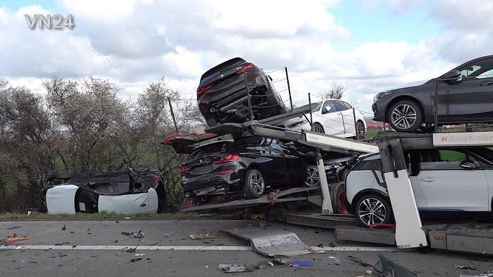 14.04.2021 - VN24 - Transporter mit neuen BMW Autos kracht auf A44 in Stauende