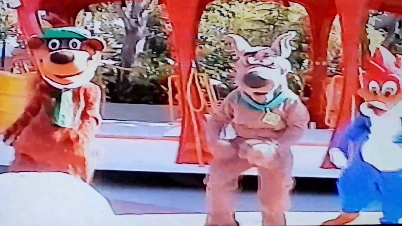 Cartoon Characters Dancing at Universal Studio, Woody Woodpecker, Scooby Doo, Yogi Bear, Florida
