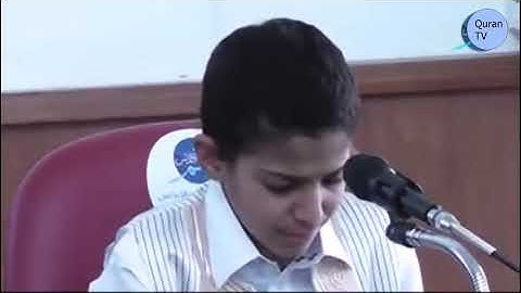 الطفل محمد يبكي أثناء تلاوة القران ... متأثرا بآياته